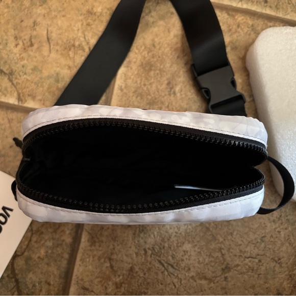 NWT Vooray Quinn Belt Bag - Picture 3 of 5